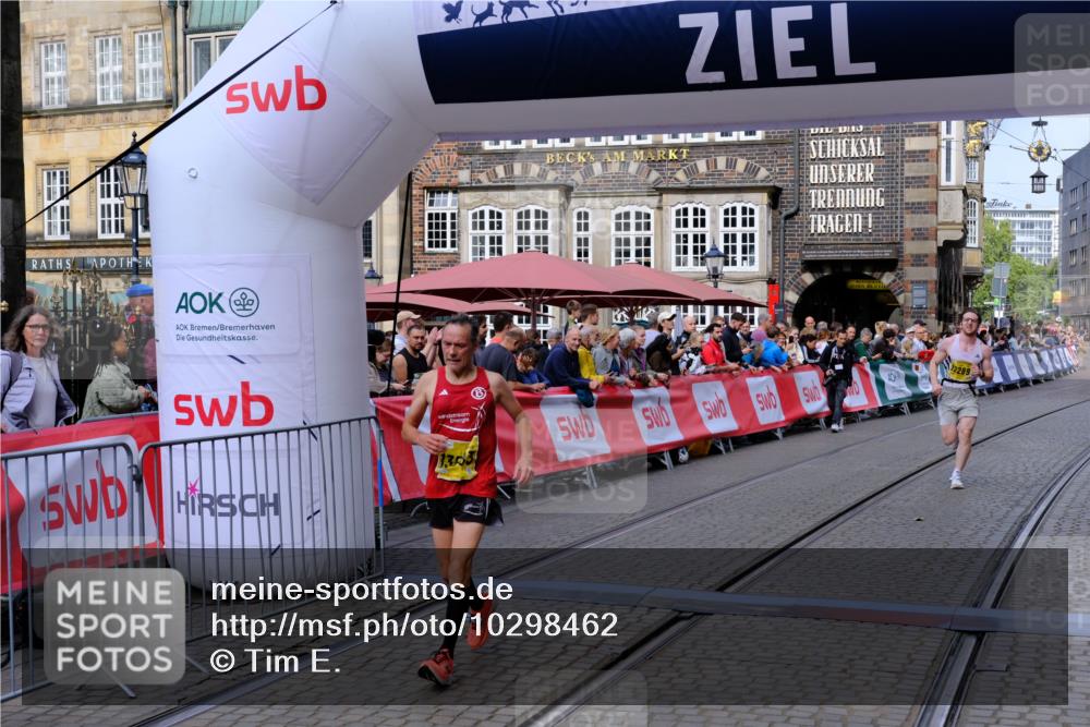 13.09.2026 - 21. swb-Marathon Bremen Tim E. http://msf.ph/oto/10298462 13.09.2026 10:35:45 Ziel 10994, 11068, 11176, 11345, 11512, 12289, 13514, 13540, 13583, 13590, 13619 meine-sportfotos.de