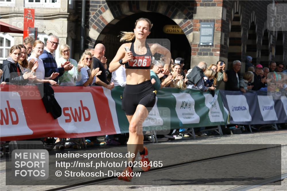 13.09.2026 - 21. swb-Marathon Bremen Strokosch-Dieckow http://msf.ph/oto/10298465 13.09.2026 12:43:04 Ziel 206, 236 meine-sportfotos.de