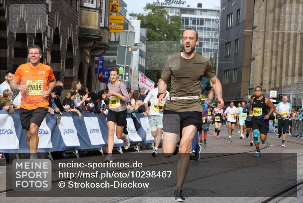 13.09.2026 - 21. swb-Marathon Bremen Strokosch-Dieckow http://msf.ph/oto/10298467 13.09.2026 10:50:01 Ziel 10709, 11007, 11092, 11183, 11717, 10876, 11111, 11128, 11178, 12240, 12269 meine-sportfotos.de
