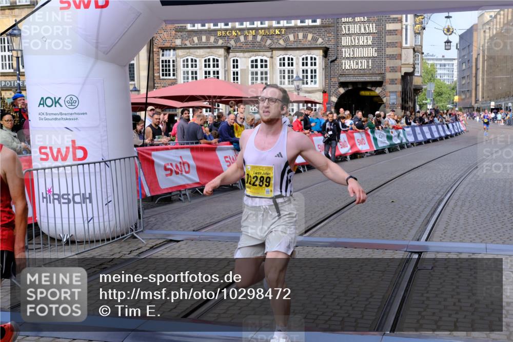 13.09.2026 - 21. swb-Marathon Bremen Tim E. http://msf.ph/oto/10298472 13.09.2026 10:35:47 Ziel 11068, 11176, 11345, 12289, 13514, 13540, 13583, 13590, 13619 meine-sportfotos.de
