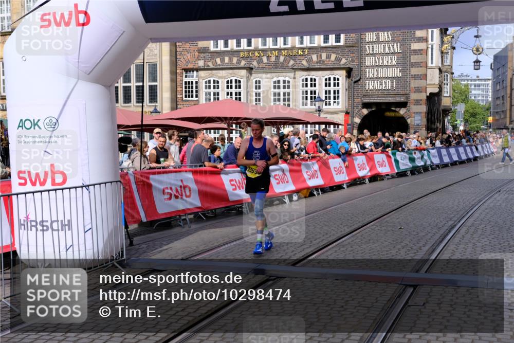 13.09.2026 - 21. swb-Marathon Bremen Tim E. http://msf.ph/oto/10298474 13.09.2026 10:35:59 Ziel 12289, 13558 meine-sportfotos.de