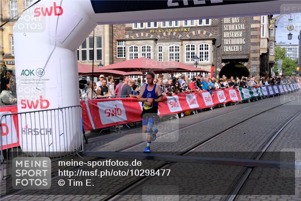 13.09.2026 - 21. swb-Marathon Bremen Tim E. http://msf.ph/oto/10298477 13.09.2026 10:35:59 Ziel 12289, 13558 meine-sportfotos.de