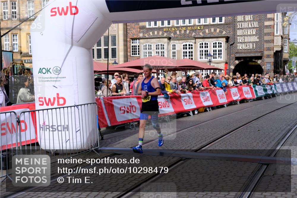13.09.2026 - 21. swb-Marathon Bremen Tim E. http://msf.ph/oto/10298479 13.09.2026 10:35:59 Ziel 12289, 13558 meine-sportfotos.de