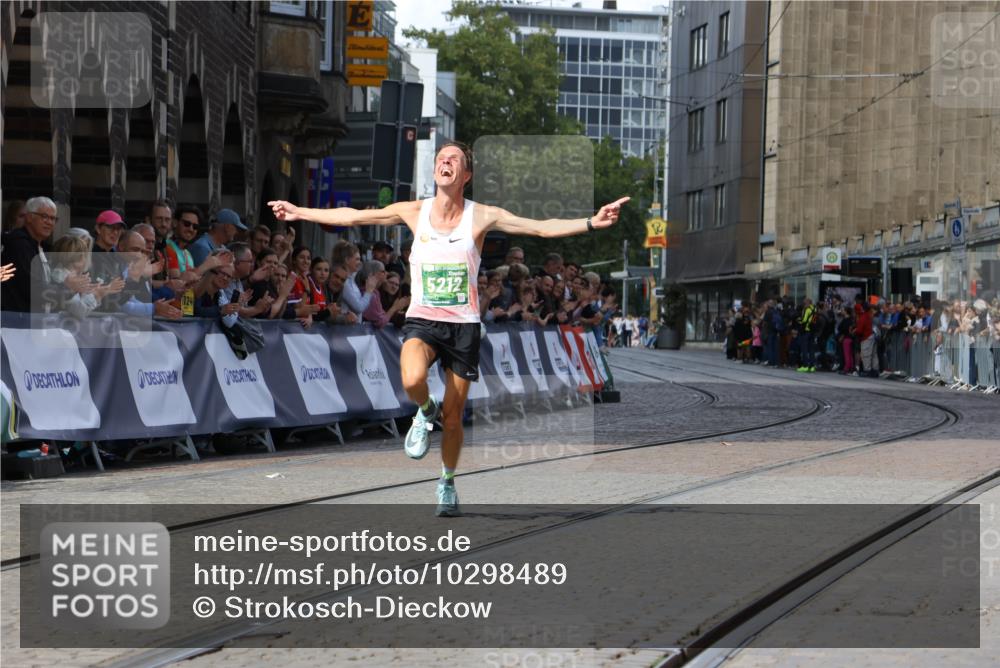 13.09.2026 - 21. swb-Marathon Bremen Strokosch-Dieckow http://msf.ph/oto/10298489 13.09.2026 12:43:40 Ziel 5212 meine-sportfotos.de