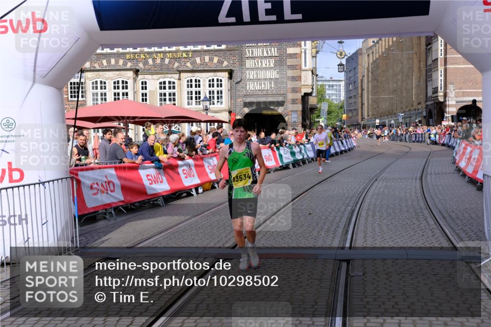 13.09.2026 - 21. swb-Marathon Bremen Tim E. http://msf.ph/oto/10298502 13.09.2026 10:36:16 Ziel 10244, 13534 meine-sportfotos.de