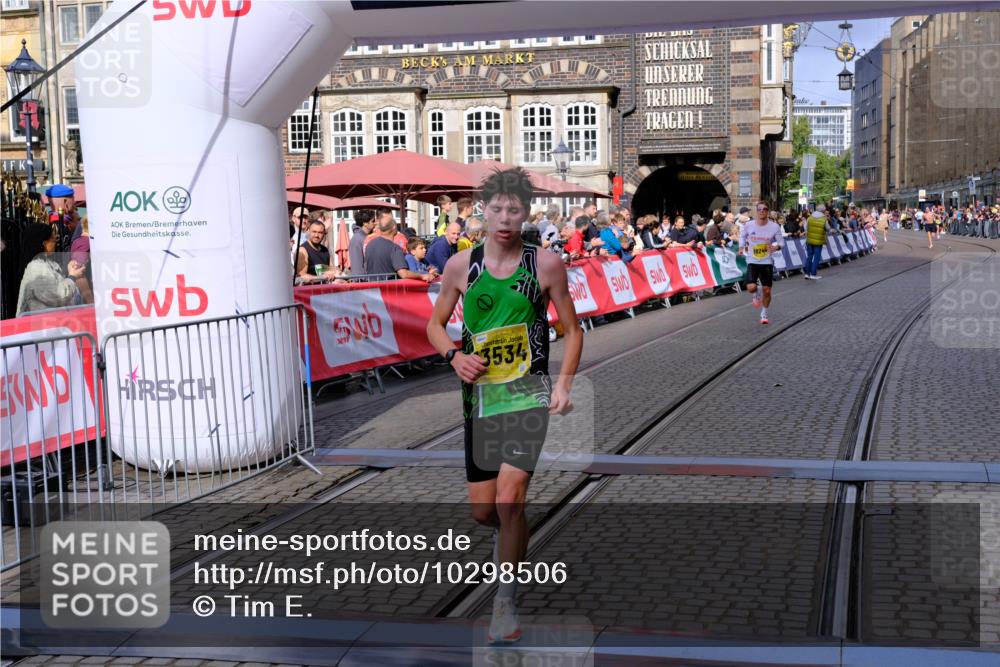 13.09.2026 - 21. swb-Marathon Bremen Tim E. http://msf.ph/oto/10298506 13.09.2026 10:36:17 Ziel 10244, 13534 meine-sportfotos.de