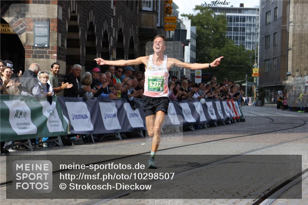 13.09.2026 - 21. swb-Marathon Bremen Strokosch-Dieckow http://msf.ph/oto/10298507 13.09.2026 12:43:40 Ziel 5212 meine-sportfotos.de
