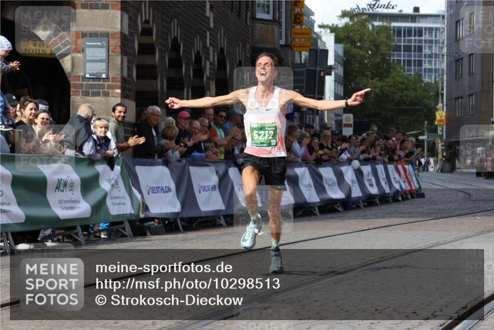 13.09.2026 - 21. swb-Marathon Bremen Strokosch-Dieckow http://msf.ph/oto/10298513 13.09.2026 12:43:40 Ziel 5212 meine-sportfotos.de