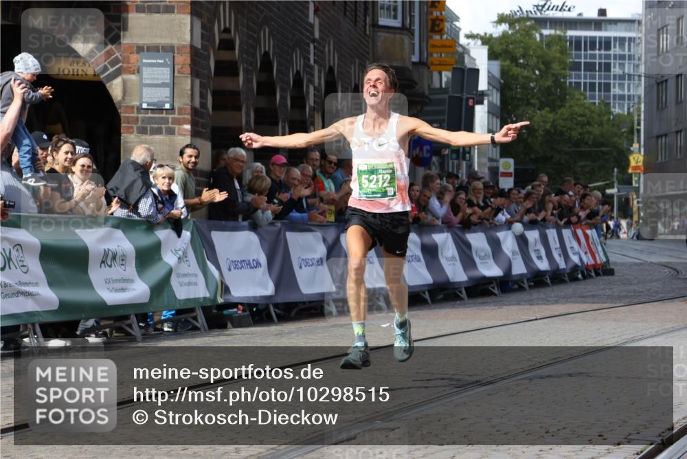 13.09.2026 - 21. swb-Marathon Bremen Strokosch-Dieckow http://msf.ph/oto/10298515 13.09.2026 12:43:40 Ziel 5212 meine-sportfotos.de