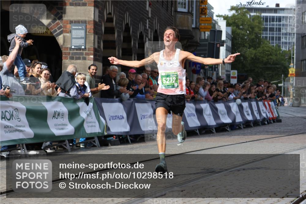13.09.2026 - 21. swb-Marathon Bremen Strokosch-Dieckow http://msf.ph/oto/10298518 13.09.2026 12:43:40 Ziel 5212 meine-sportfotos.de