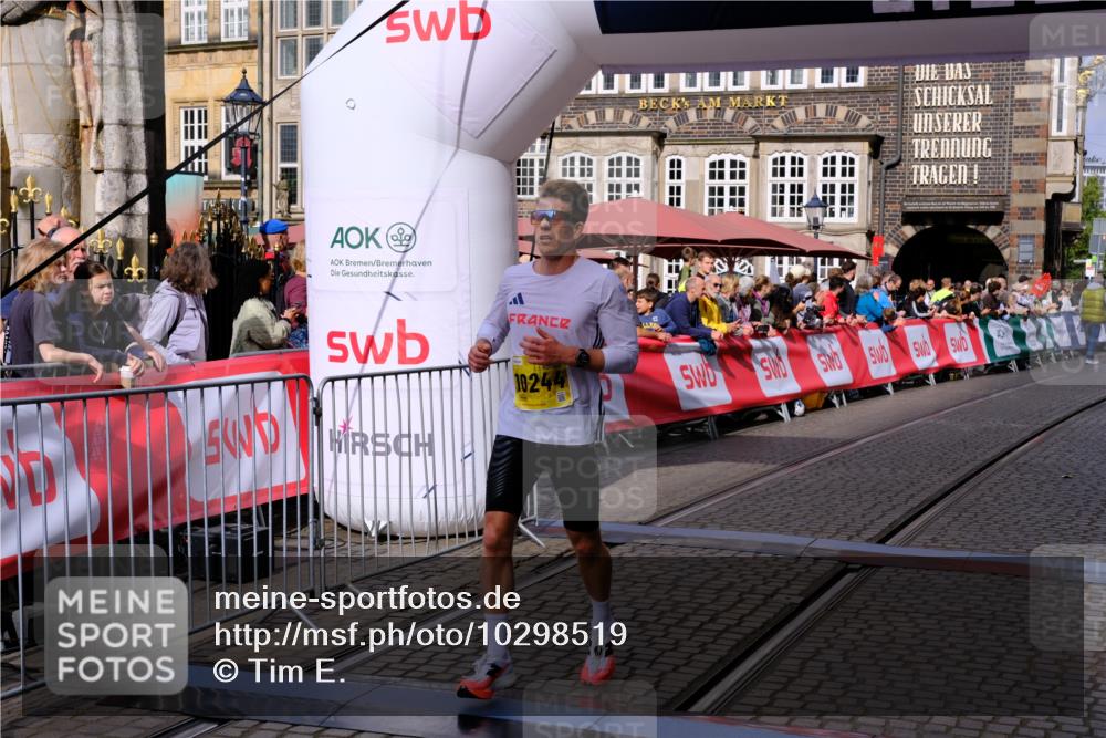 13.09.2026 - 21. swb-Marathon Bremen Tim E. http://msf.ph/oto/10298519 13.09.2026 10:36:21 Ziel 10244, 11067, 13534 meine-sportfotos.de