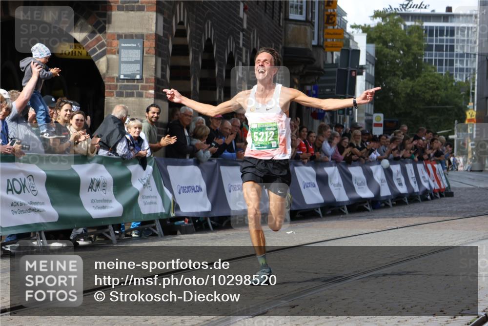 13.09.2026 - 21. swb-Marathon Bremen Strokosch-Dieckow http://msf.ph/oto/10298520 13.09.2026 12:43:41 Ziel  meine-sportfotos.de