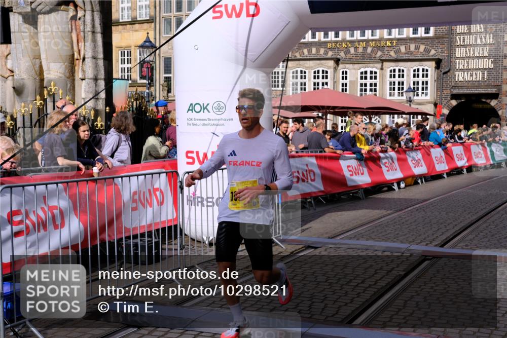 13.09.2026 - 21. swb-Marathon Bremen Tim E. http://msf.ph/oto/10298521 13.09.2026 10:36:21 Ziel 10244, 11067, 13534 meine-sportfotos.de