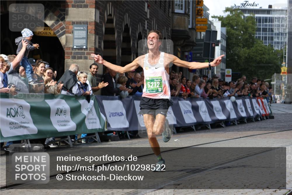 13.09.2026 - 21. swb-Marathon Bremen Strokosch-Dieckow http://msf.ph/oto/10298522 13.09.2026 12:43:41 Ziel  meine-sportfotos.de