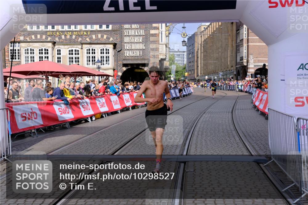 13.09.2026 - 21. swb-Marathon Bremen Tim E. http://msf.ph/oto/10298527 13.09.2026 10:36:26 Ziel 10244, 11067, 12324, 12513, 13534 meine-sportfotos.de