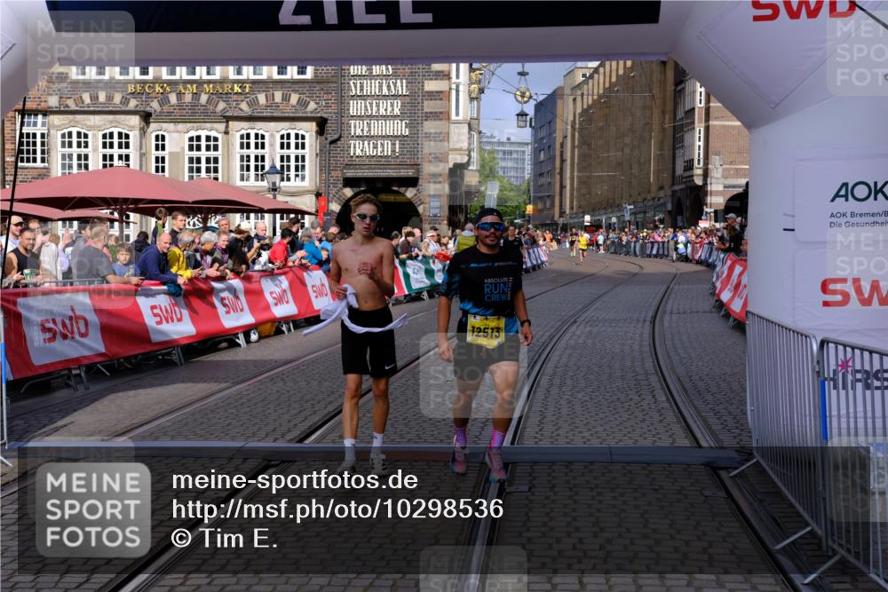 13.09.2026 - 21. swb-Marathon Bremen Tim E. http://msf.ph/oto/10298536 13.09.2026 10:36:34 Ziel 11067, 12324, 12513, 13575 meine-sportfotos.de