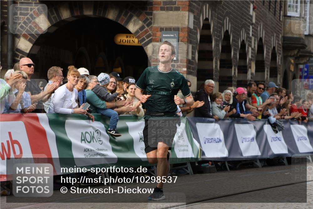 13.09.2026 - 21. swb-Marathon Bremen Strokosch-Dieckow http://msf.ph/oto/10298537 13.09.2026 12:44:06 Ziel 1567, 5212, 1313, 2044, 6507 meine-sportfotos.de