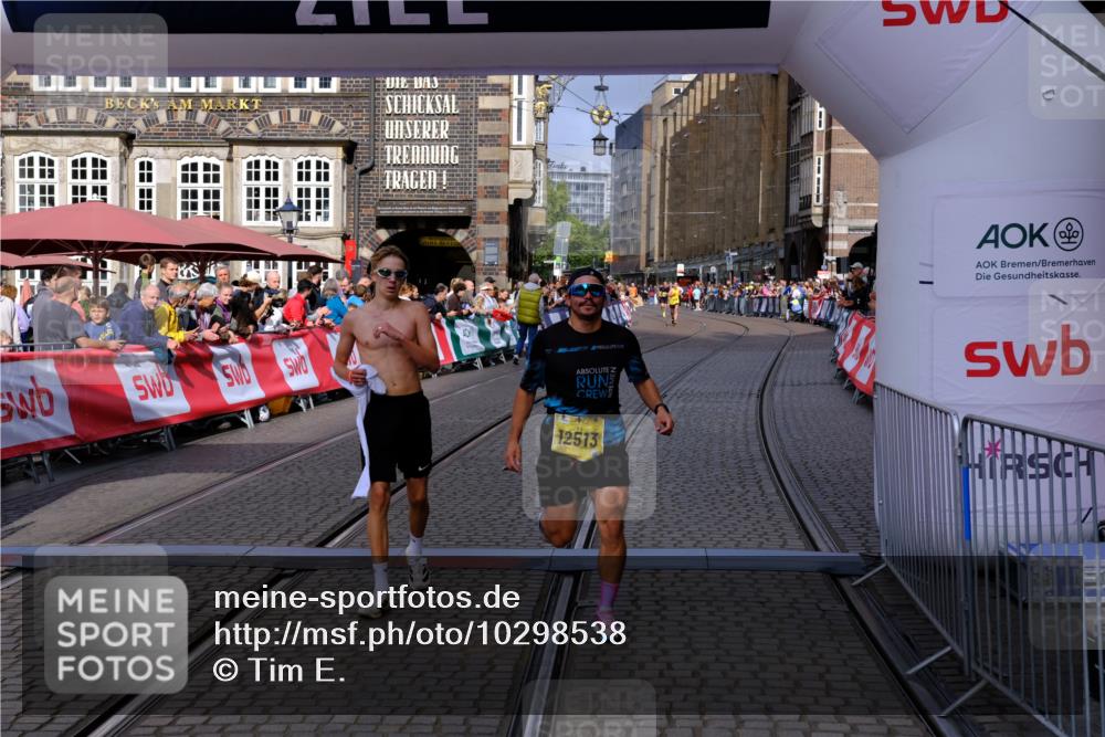 13.09.2026 - 21. swb-Marathon Bremen Tim E. http://msf.ph/oto/10298538 13.09.2026 10:36:34 Ziel 11067, 12324, 12513, 13575 meine-sportfotos.de