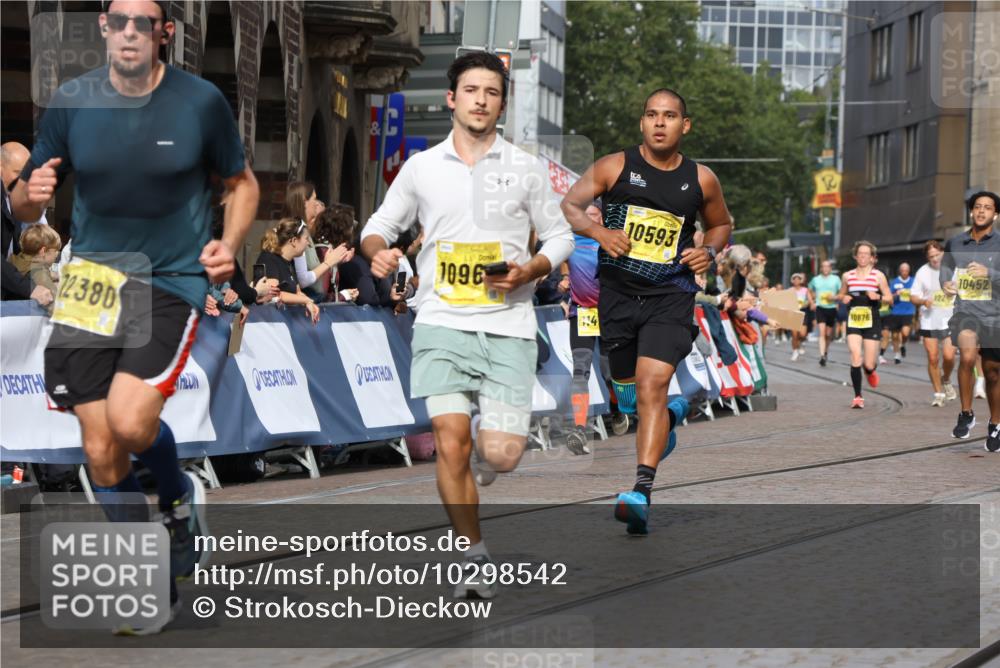 13.09.2026 - 21. swb-Marathon Bremen Strokosch-Dieckow http://msf.ph/oto/10298542 13.09.2026 10:50:04 Ziel 10508, 10709, 10966, 11007, 11035, 11183, 11717, 10170, 10876, 11111, 11128, 11178, 11497, 11499, 12240, 12269 meine-sportfotos.de