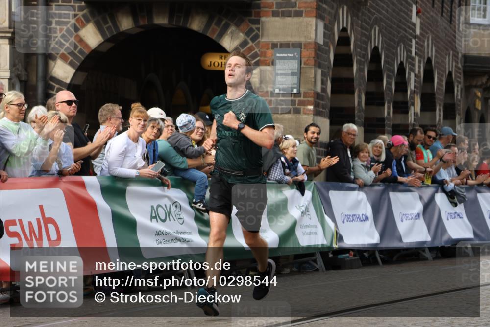 13.09.2026 - 21. swb-Marathon Bremen Strokosch-Dieckow http://msf.ph/oto/10298544 13.09.2026 12:44:06 Ziel 1567, 5212, 1313, 2044, 6507 meine-sportfotos.de