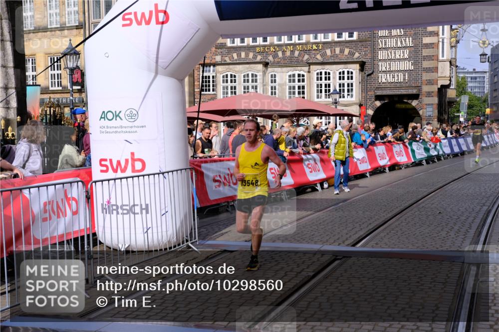 13.09.2026 - 21. swb-Marathon Bremen Tim E. http://msf.ph/oto/10298560 13.09.2026 10:36:45 Ziel 11916, 12324, 12513, 13548, 13575 meine-sportfotos.de