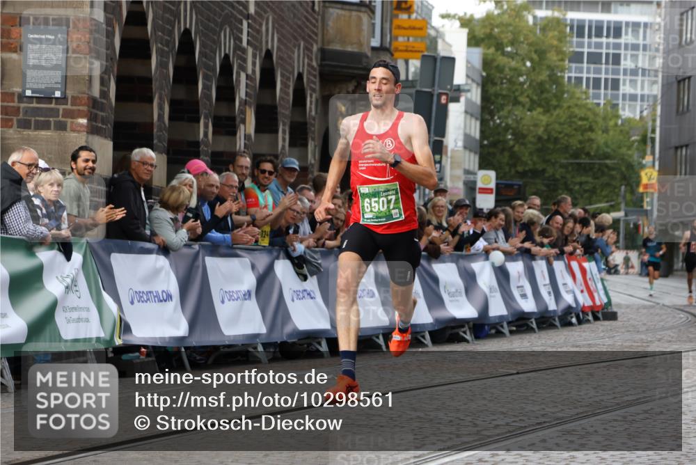 13.09.2026 - 21. swb-Marathon Bremen Strokosch-Dieckow http://msf.ph/oto/10298561 13.09.2026 12:44:16 Ziel 798, 1490 meine-sportfotos.de