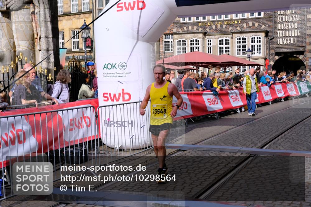 13.09.2026 - 21. swb-Marathon Bremen Tim E. http://msf.ph/oto/10298564 13.09.2026 10:36:46 Ziel 11916, 12324, 12456, 12513, 13548, 13575 meine-sportfotos.de