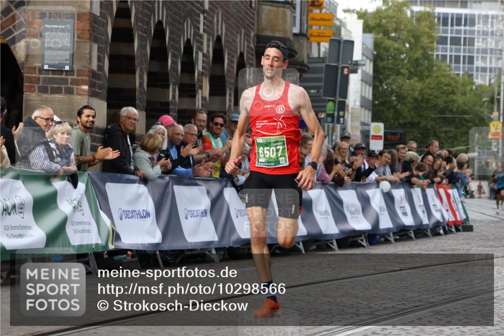 13.09.2026 - 21. swb-Marathon Bremen Strokosch-Dieckow http://msf.ph/oto/10298566 13.09.2026 12:44:16 Ziel 798, 1490 meine-sportfotos.de