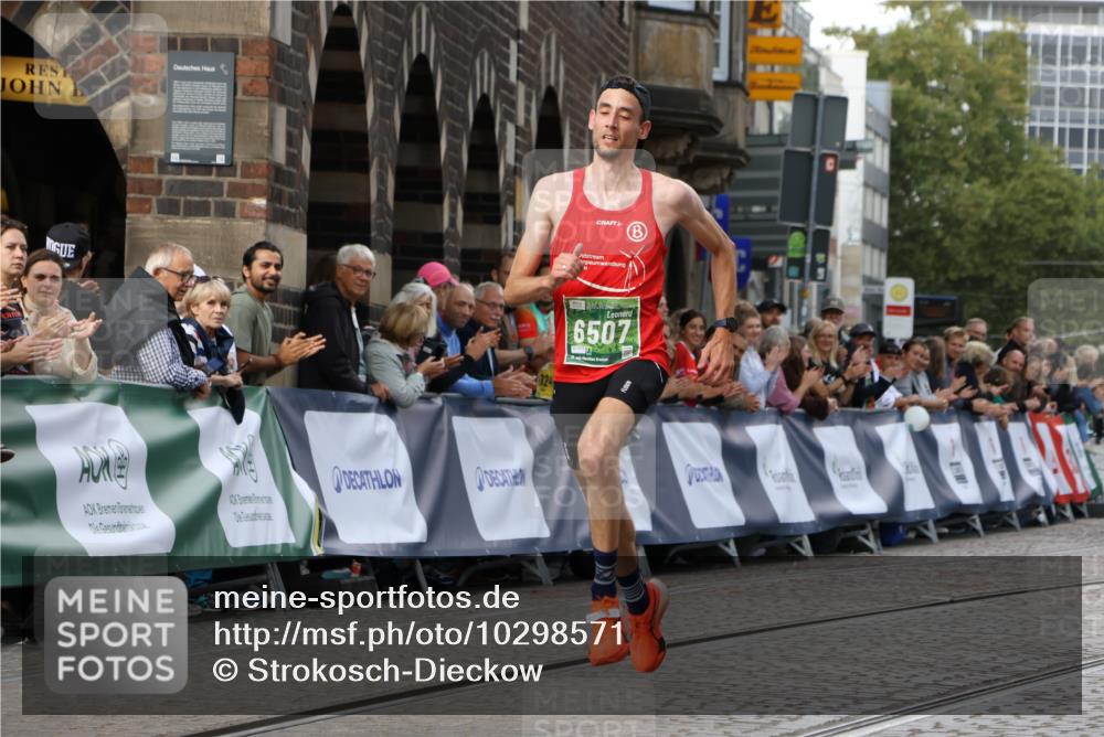 13.09.2026 - 21. swb-Marathon Bremen Strokosch-Dieckow http://msf.ph/oto/10298571 13.09.2026 12:44:16 Ziel 798, 1490 meine-sportfotos.de