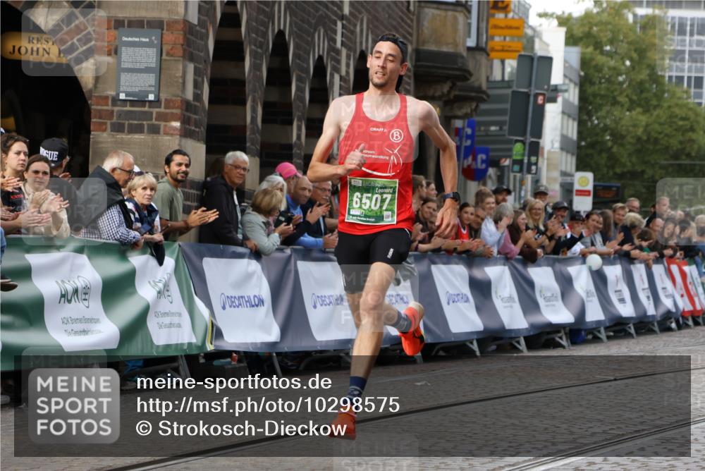 13.09.2026 - 21. swb-Marathon Bremen Strokosch-Dieckow http://msf.ph/oto/10298575 13.09.2026 12:44:16 Ziel 798, 1490 meine-sportfotos.de