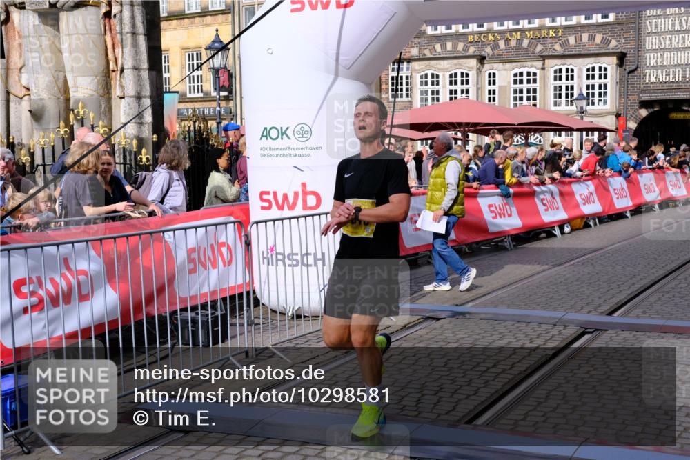 13.09.2026 - 21. swb-Marathon Bremen Tim E. http://msf.ph/oto/10298581 13.09.2026 10:36:51 Ziel 11916, 12456, 13548 meine-sportfotos.de