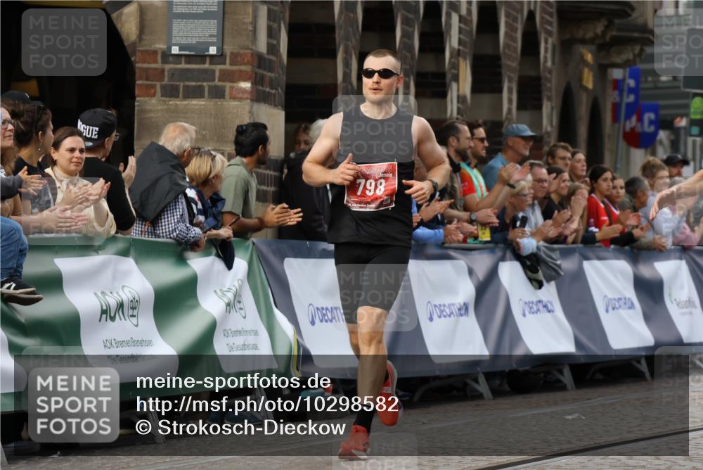 13.09.2026 - 21. swb-Marathon Bremen Strokosch-Dieckow http://msf.ph/oto/10298582 13.09.2026 12:44:29 Ziel 798, 1313, 1490, 2044, 6507, 289 meine-sportfotos.de