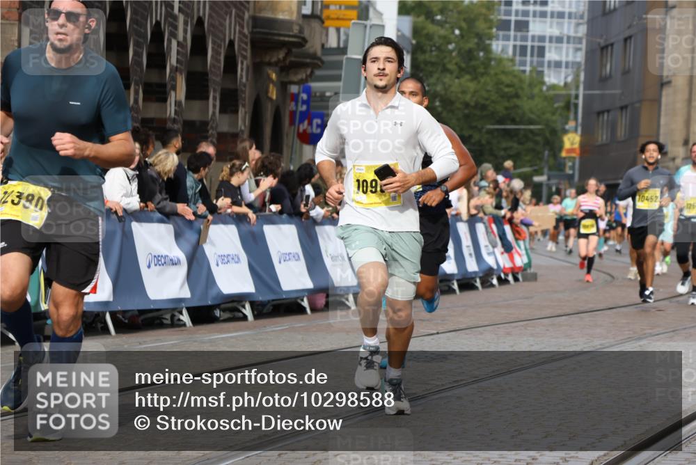13.09.2026 - 21. swb-Marathon Bremen Strokosch-Dieckow http://msf.ph/oto/10298588 13.09.2026 10:50:04 Ziel 10508, 10709, 10966, 11007, 11035, 11183, 11717, 10170, 10876, 11111, 11128, 11178, 11497, 11499, 12240, 12269 meine-sportfotos.de