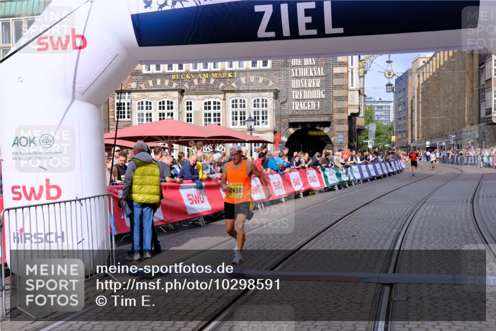 13.09.2026 - 21. swb-Marathon Bremen Tim E. http://msf.ph/oto/10298591 13.09.2026 10:36:53 Ziel 11916, 12456, 13548 meine-sportfotos.de