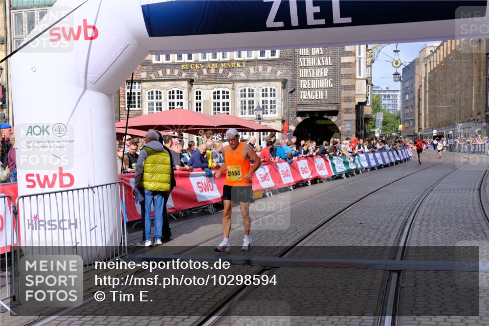 13.09.2026 - 21. swb-Marathon Bremen Tim E. http://msf.ph/oto/10298594 13.09.2026 10:36:54 Ziel 11916, 12456, 13548 meine-sportfotos.de