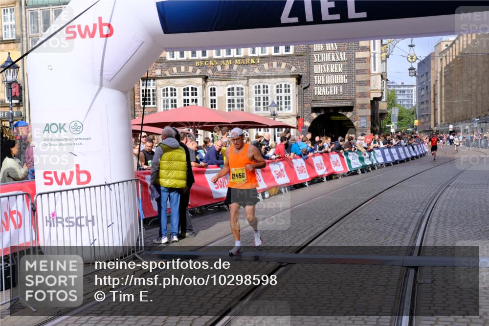 13.09.2026 - 21. swb-Marathon Bremen Tim E. http://msf.ph/oto/10298598 13.09.2026 10:36:54 Ziel 11916, 12456, 13548 meine-sportfotos.de