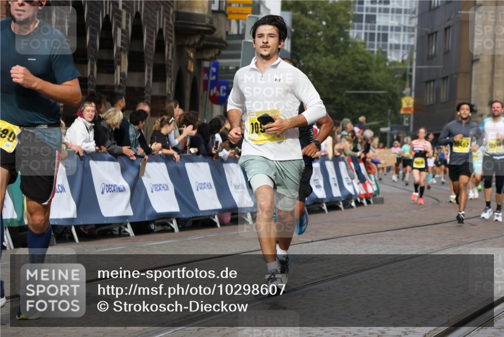 13.09.2026 - 21. swb-Marathon Bremen Strokosch-Dieckow http://msf.ph/oto/10298607 13.09.2026 10:50:04 Ziel 10508, 10709, 10966, 11007, 11035, 11183, 11717, 10170, 10876, 11111, 11128, 11178, 11497, 11499, 12240, 12269 meine-sportfotos.de