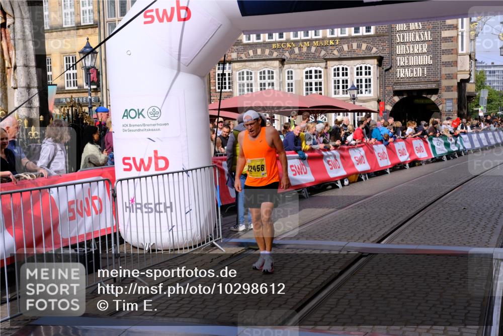 13.09.2026 - 21. swb-Marathon Bremen Tim E. http://msf.ph/oto/10298612 13.09.2026 10:36:55 Ziel 11916, 12456, 13548 meine-sportfotos.de