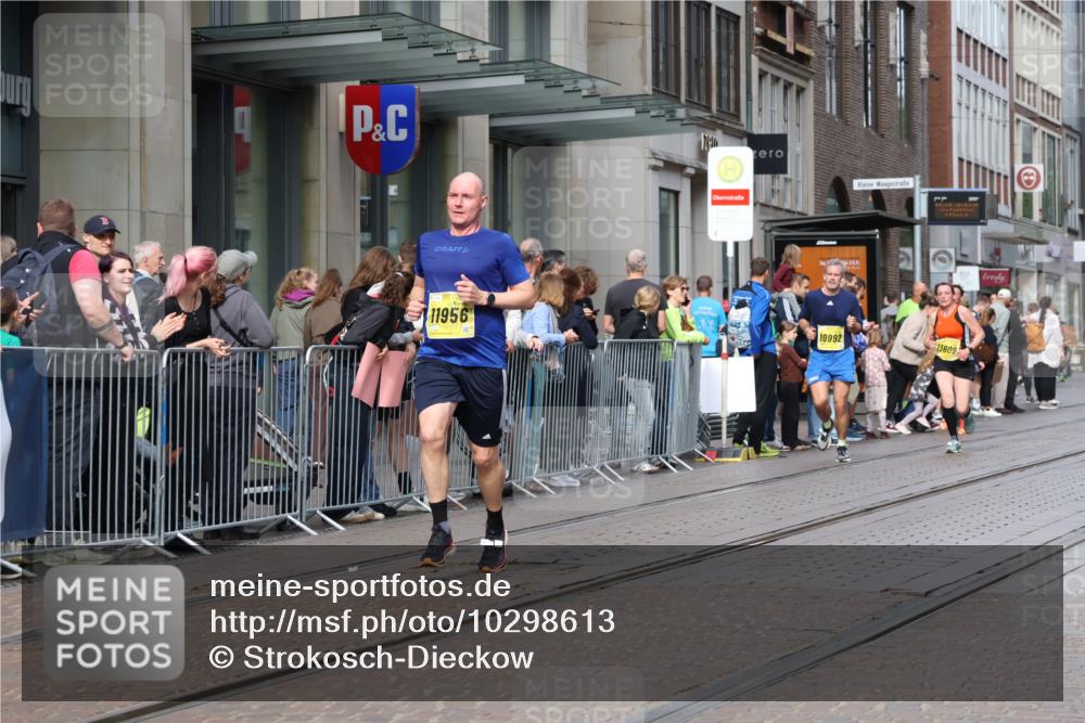 13.09.2026 - 21. swb-Marathon Bremen Strokosch-Dieckow http://msf.ph/oto/10298613 13.09.2026 10:45:58 Ziel 10228, 10447, 10992, 11287, 11706, 11925, 11926, 13529, 13609, 13640, 10436, 10464, 10541, 10583, 10987, 11015, 11063, 11279, 11559, 11762, 11845, 11956, 12033, 12069, 12087, 12556, 12557, 13532, 13595, 13612, 13628 meine-sportfotos.de