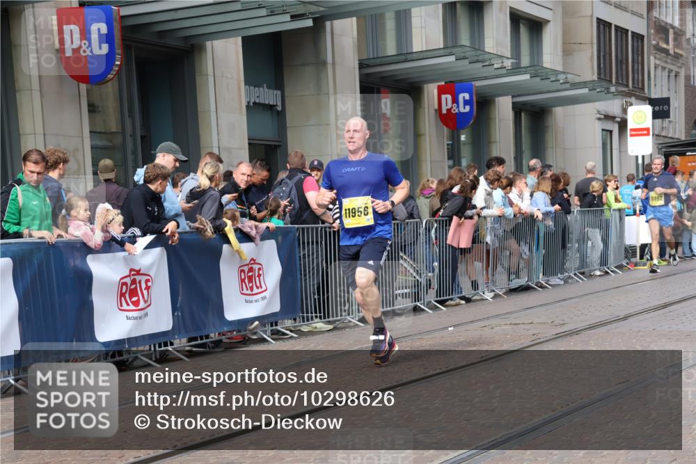 13.09.2026 - 21. swb-Marathon Bremen Strokosch-Dieckow http://msf.ph/oto/10298626 13.09.2026 10:45:59 Ziel 10228, 10447, 10992, 11287, 11356, 11706, 11925, 11926, 13529, 13609, 13640, 10436, 10464, 10541, 10987, 11015, 11063, 11279, 11559, 11762, 11845, 11956, 12033, 12069, 12087, 12556, 12557, 13529, 13532, 13595, 13612 meine-sportfotos.de
