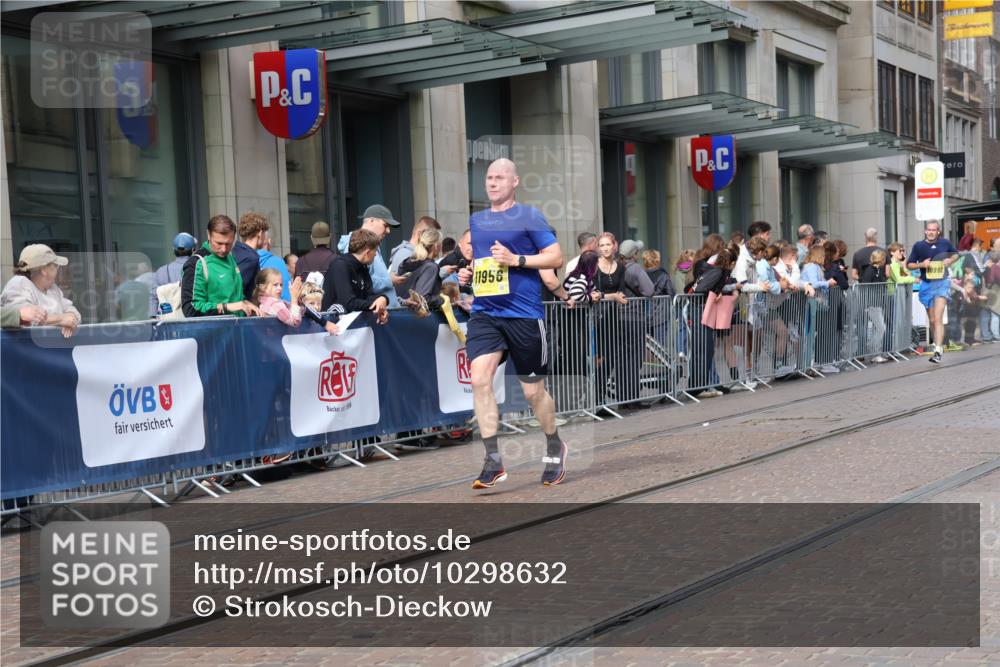 13.09.2026 - 21. swb-Marathon Bremen Strokosch-Dieckow http://msf.ph/oto/10298632 13.09.2026 10:45:59 Ziel 10228, 10447, 10992, 11287, 11356, 11706, 11925, 11926, 13529, 13609, 13640, 10436, 10464, 10541, 10987, 11015, 11063, 11279, 11559, 11762, 11845, 11956, 12033, 12069, 12087, 12556, 12557, 13529, 13532, 13595, 13612 meine-sportfotos.de