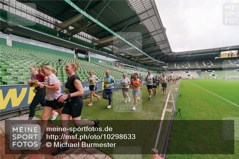 13.09.2026 - 21. swb-Marathon Bremen Michael Burmester http://msf.ph/oto/10298633 13.09.2026 10:33:45 Laufen im Stadion 10018, 10067, 10078, 10166, 10177, 10184, 10203, 10211, 10226, 10236, 10240, 10243, 10249, 10254, 10256, 10297, 10300, 10322, 10355, 10356, 10365, 10372, 10374, 10379, 10383, 10394, 10408, 10415, 10423, 10428, 10460, 10486, 10494, 10530, 10550, 10565, 10578, 10604, 10668, 10669, 10670, 10673, 10675, 10687, 10691, 10699, 10700, 10707, 10721, 10728, 10745, 10749, 10750, 10771, 10772, 10787, 10788, 10794, 10798, 10828, 10857, 10914, 11126, 11343 meine-sportfotos.de