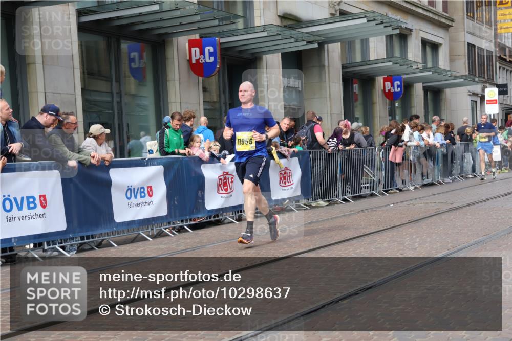 13.09.2026 - 21. swb-Marathon Bremen Strokosch-Dieckow http://msf.ph/oto/10298637 13.09.2026 10:45:59 Ziel 10228, 10447, 10992, 11287, 11356, 11706, 11925, 11926, 13529, 13609, 13640, 10436, 10464, 10541, 10987, 11015, 11063, 11279, 11559, 11762, 11845, 11956, 12033, 12069, 12087, 12556, 12557, 13529, 13532, 13595, 13612 meine-sportfotos.de