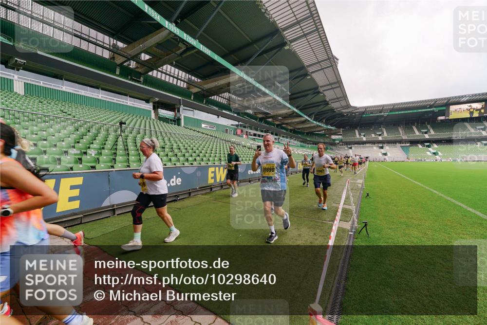 13.09.2026 - 21. swb-Marathon Bremen Michael Burmester http://msf.ph/oto/10298640 13.09.2026 10:33:46 Laufen im Stadion 10018, 10067, 10078, 10166, 10177, 10184, 10203, 10211, 10226, 10236, 10240, 10243, 10249, 10254, 10256, 10297, 10300, 10322, 10355, 10356, 10365, 10372, 10374, 10379, 10383, 10394, 10408, 10415, 10423, 10428, 10460, 10486, 10494, 10530, 10550, 10565, 10578, 10604, 10668, 10669, 10670, 10673, 10675, 10687, 10691, 10699, 10700, 10707, 10721, 10728, 10745, 10749, 10750, 10771, 10772, 10787, 10788, 10794, 10798, 10828, 10857, 10914, 11126, 11162, 11343 meine-sportfotos.de