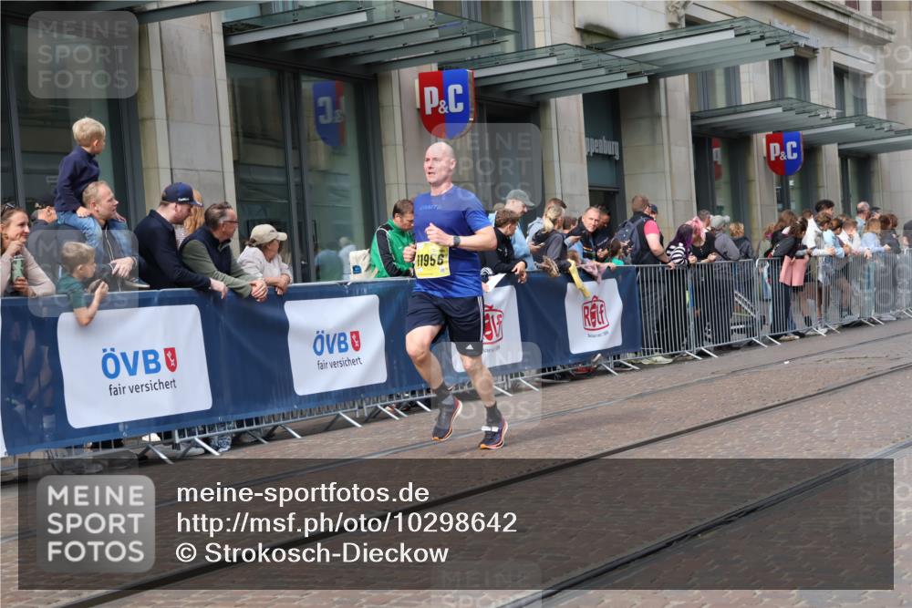 13.09.2026 - 21. swb-Marathon Bremen Strokosch-Dieckow http://msf.ph/oto/10298642 13.09.2026 10:45:59 Ziel 10228, 10447, 10992, 11287, 11356, 11706, 11925, 11926, 13529, 13609, 13640, 10436, 10464, 10541, 10987, 11015, 11063, 11279, 11559, 11762, 11845, 11956, 12033, 12069, 12087, 12556, 12557, 13529, 13532, 13595, 13612 meine-sportfotos.de