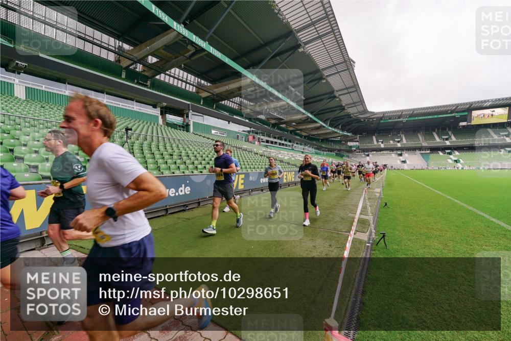 13.09.2026 - 21. swb-Marathon Bremen Michael Burmester http://msf.ph/oto/10298651 13.09.2026 10:33:48 Laufen im Stadion 10018, 10067, 10078, 10166, 10177, 10184, 10203, 10211, 10226, 10236, 10240, 10243, 10249, 10254, 10297, 10300, 10322, 10355, 10356, 10365, 10372, 10374, 10379, 10383, 10394, 10408, 10415, 10423, 10428, 10460, 10486, 10494, 10530, 10550, 10565, 10578, 10604, 10668, 10669, 10670, 10673, 10675, 10687, 10691, 10699, 10700, 10721, 10728, 10745, 10749, 10750, 10771, 10772, 10787, 10788, 10794, 10798, 10828, 10857, 10914, 11126, 11162, 11343, 11803 meine-sportfotos.de