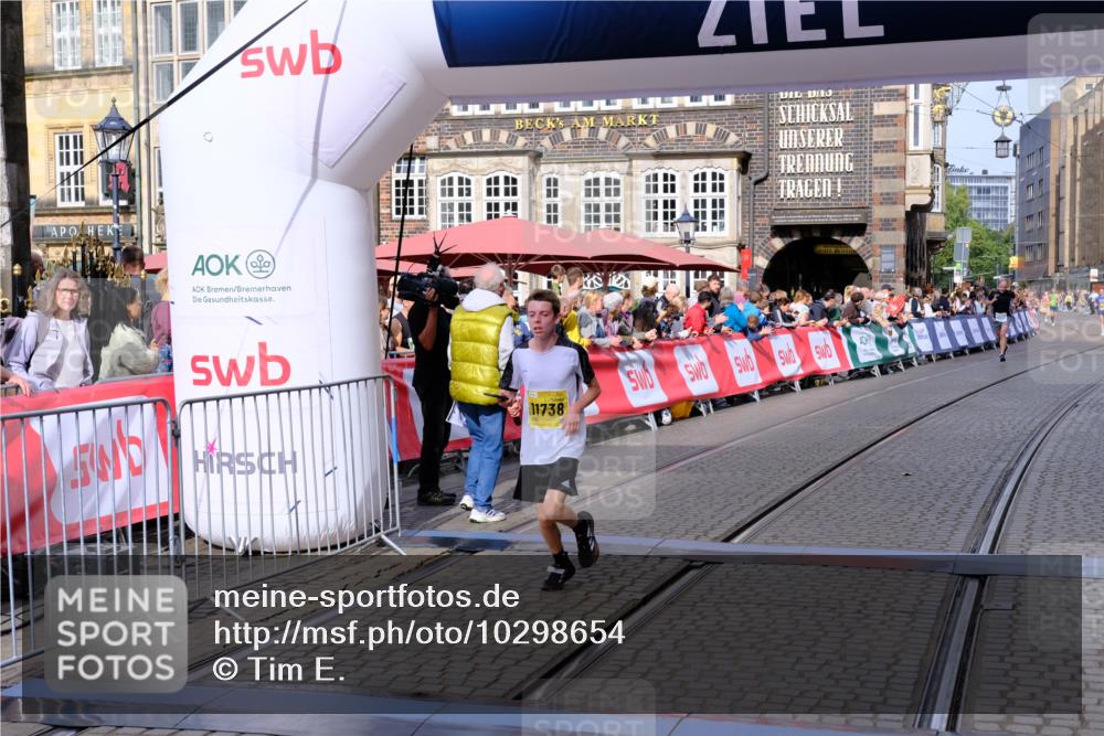 13.09.2026 - 21. swb-Marathon Bremen Tim E. http://msf.ph/oto/10298654 13.09.2026 10:37:04 Ziel 11738, 12456, 13606 meine-sportfotos.de