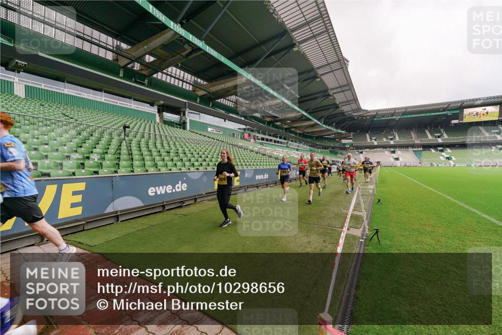 13.09.2026 - 21. swb-Marathon Bremen Michael Burmester http://msf.ph/oto/10298656 13.09.2026 10:33:50 Laufen im Stadion 10018, 10067, 10078, 10166, 10177, 10184, 10203, 10211, 10226, 10236, 10240, 10243, 10249, 10254, 10297, 10300, 10322, 10355, 10356, 10372, 10374, 10379, 10383, 10394, 10408, 10415, 10423, 10428, 10460, 10486, 10494, 10530, 10550, 10565, 10578, 10604, 10639, 10668, 10669, 10670, 10673, 10675, 10687, 10691, 10699, 10700, 10721, 10728, 10745, 10749, 10750, 10771, 10772, 10787, 10788, 10794, 10798, 10828, 10857, 10914, 11126, 11162, 11343, 11803, 11965 meine-sportfotos.de