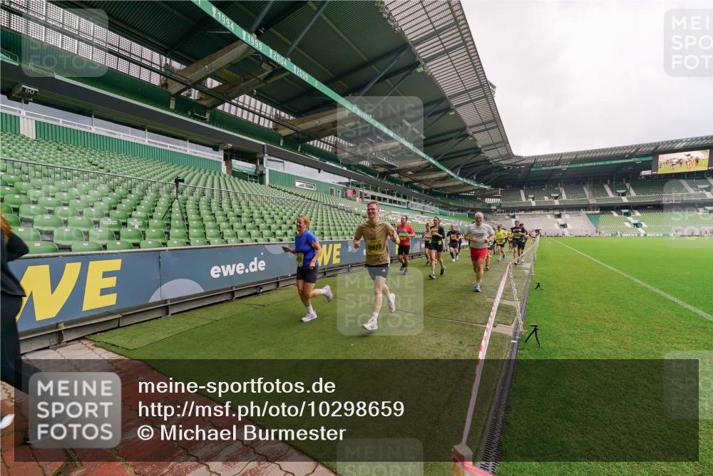 13.09.2026 - 21. swb-Marathon Bremen Michael Burmester http://msf.ph/oto/10298659 13.09.2026 10:33:51 Laufen im Stadion 10018, 10067, 10078, 10147, 10166, 10177, 10184, 10203, 10211, 10226, 10236, 10240, 10243, 10249, 10254, 10297, 10300, 10322, 10355, 10356, 10372, 10374, 10379, 10383, 10394, 10408, 10415, 10423, 10428, 10460, 10486, 10494, 10530, 10550, 10565, 10578, 10604, 10639, 10668, 10669, 10670, 10673, 10675, 10687, 10691, 10699, 10700, 10721, 10728, 10745, 10749, 10750, 10771, 10772, 10787, 10788, 10794, 10798, 10828, 10857, 10914, 11126, 11162, 11343, 11803, 11965 meine-sportfotos.de