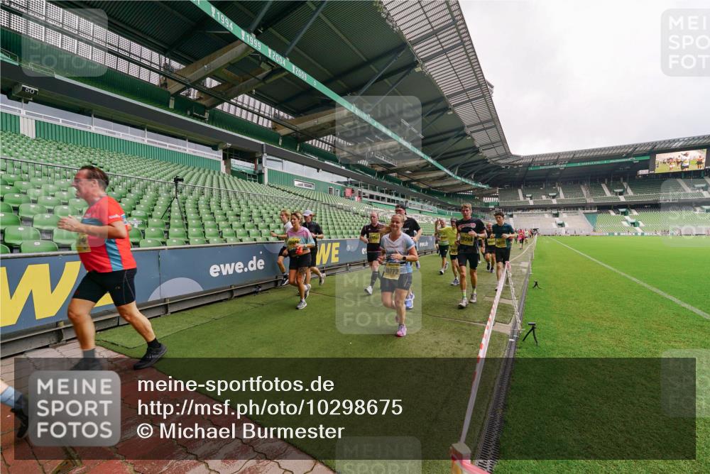 13.09.2026 - 21. swb-Marathon Bremen Michael Burmester http://msf.ph/oto/10298675 13.09.2026 10:33:54 Laufen im Stadion 10018, 10067, 10078, 10147, 10166, 10177, 10184, 10203, 10211, 10226, 10236, 10240, 10249, 10254, 10297, 10300, 10355, 10356, 10367, 10368, 10369, 10372, 10374, 10379, 10383, 10394, 10408, 10415, 10423, 10428, 10460, 10486, 10494, 10530, 10550, 10578, 10604, 10639, 10668, 10669, 10670, 10673, 10675, 10687, 10691, 10699, 10700, 10728, 10745, 10749, 10750, 10771, 10772, 10787, 10788, 10794, 10798, 10828, 10857, 10914, 11126, 11162, 11343, 11803, 11965 meine-sportfotos.de